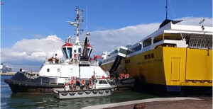 20.8.2024 - Evacuazione d'emergenza dei passeggeri dal traghetto per l'Elba nel porto di Piombino