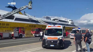 Traghetto con principio d'incendio, evacuazione dagli scivoli dei 274 passeggeri, Piombino, 20 agosto 2024