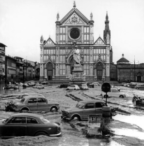 Alluvione di Firenze, 4 novembre 1966, piazza Santa Croce